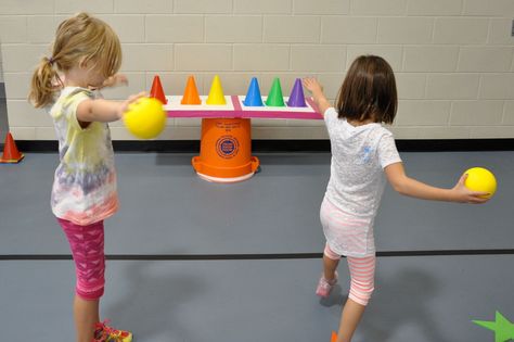 Throwing Activities For Preschool, Throwing Activities For Toddlers, Preschool Outdoor Activities, Craft Activities For Toddlers, Pediatric Physical Therapy, Kindergarten Learning Activities, Kindergarten Learning, Gross Motor Skills, Indoor Activities