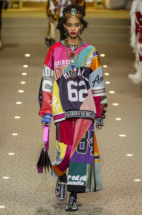 Pop Art Fashion, 2018 Runway, Colorful Outfit, Milano Fashion Week, Dolce E Gabbana, British Vogue, Big Fashion, Runway Pictures, Fashion 2018