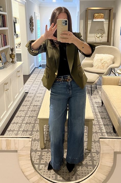 How to style wide leg jeans: Tips and Styling Ideas Coats With Wide Leg Jeans, Leather Jacket With Wide Leg Pants, Wide Leg Jeans Leather Jacket, Styling Long Wide Leg Jeans, Combat Boots Wide Leg Jeans, Wide Leg Jean Office Outfit, Wide Leg Jeans Outfit For Work, Wide Leg Jeans And Converse Outfit, How To Dress Up Wide Leg Jeans