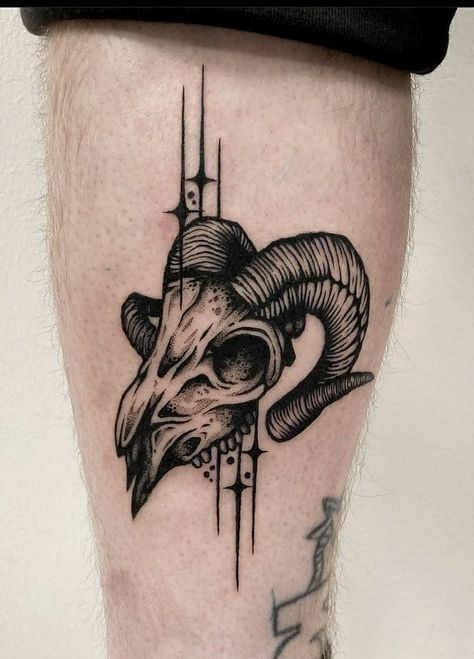 Skull Crow Tattoo, American Traditional Skulls, Ram Skull Tattoo Feminine, Ram Skull Tattoo Design, Ram Head Tattoo, Ram Skull Tattoo, Ram Tattoo, Tattoos Inspo, Ram Skull