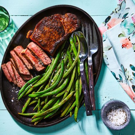 Lemon-Garlic Steak & Green Beans Steak And Green Beans, Ground Beef Breakfast, Garlic Steak, Green Beans Recipe, Cooking Green Beans, Rib Eye, Beans Recipe, Healthy Fish, Green Bean Recipes