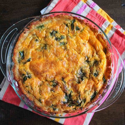 Quiche With Tater Tot Crust, Tater Tot Crust, Cheddar Quiche, Chicken Casserole Dinners, Tater Tot Recipes, Delicious Quiche, Spinach Quiche, Christmas Morning Breakfast, Recipe Breakfast