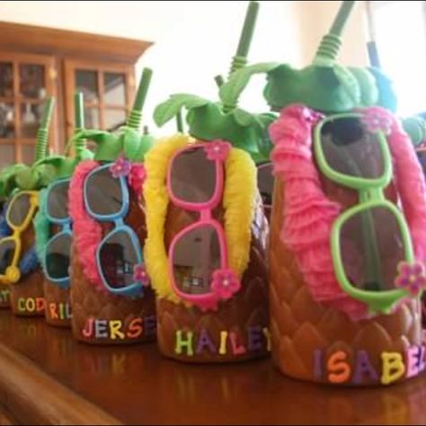 Luau party gift- pineapple cups filled with candy, leis, and shades- I used alphabet letters with sticky backs used for scrapbooking to write each kids name on a cup. Kids Luau Parties, Kids Luau, Pool Party Diy, Candy Leis, Festa Moana Baby, Luau Theme Party, Luau Birthday Party, Hawaiian Luau Party, Hawaiian Birthday Party