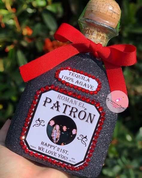 Instagram:@jloxxcustoms Custom Patron Bottle, Custom Liquor Bottles For Men, Custom Bottles For Men, Tequila Bottles Decoration Gift Ideas, Patron Bottle Decorated, Customized Bottles, Blinged Bottles, Alcohol Bottle Decorations, Bedazzled Liquor Bottles