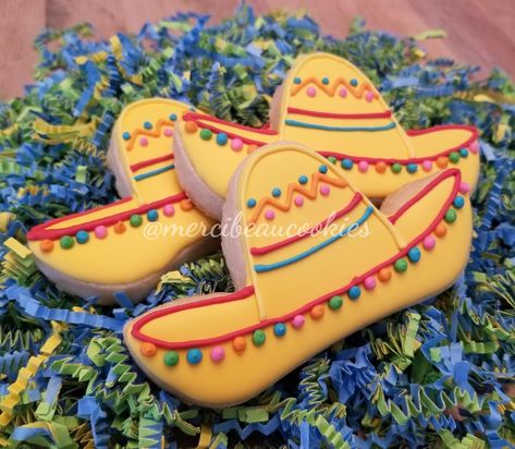 Sombrero cookies by @mercibeaucookies Mexican Theme Cookies, Taco Cookies, Mayo Cookies, Sombrero Cookies, Fiesta Cookies, Cheap Cookies, Mexican Cookies, Bachelorette Cookies, Crazy Cookies