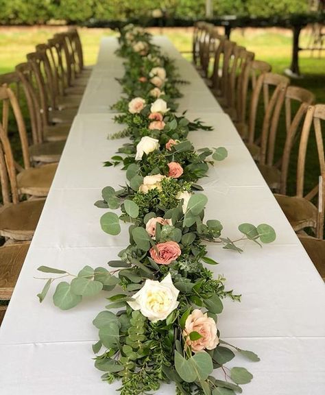 Spring Flower Table Arrangements, Table Garland Wedding, Garland Wedding Table, Chapel Decor, Wedding Table Deco, Wedding Table Garland, Tables Wedding, Chelsea Wedding, Communion Decorations