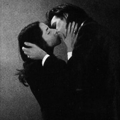 OBSESSED. #PjHarvey and #NickCave back in the day. Henry Lee, People Kissing, Tin Whistle, Pj Harvey, Nick Cave, I'm With The Band, Post Punk, Two People, Inspirational People