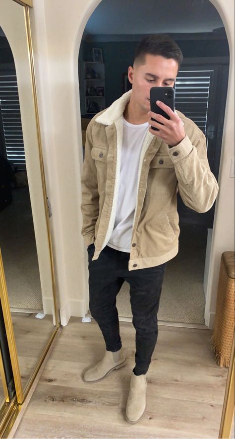 Men’s Winter Formal Outfit, Outfits Hombre Frio, Mens Turtleneck Outfits, Beige Jacket Outfit, Turtleneck Outfit Men, Mens Converse Outfit, Winter Dinner Outfit, Chelsea Boots Outfit, Jean Beige