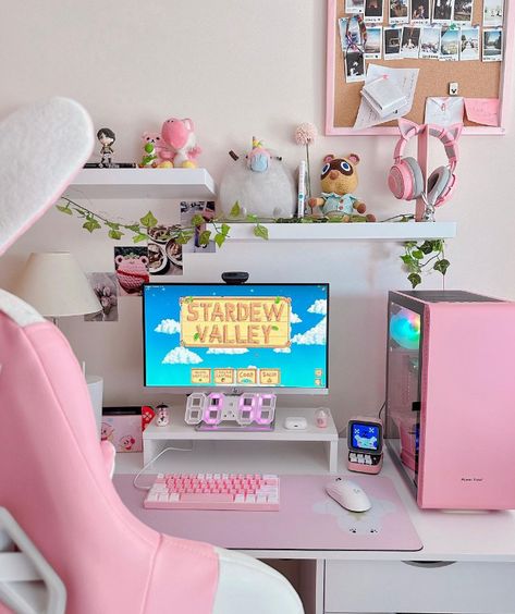 Pink And White Computer Set Up, Simple Pink Gaming Setup, Cozy Pc Setup Pink, Pink Setup Aesthetic, Cute Gaming Setup Pink, Pink And White Pc Setup, Pink Setup Gamer, Pink And White Gaming Setup, Pink Gamer Setup