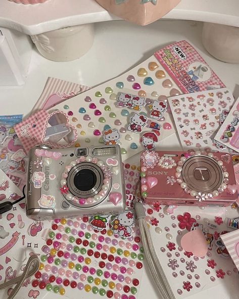 Camera Decor, Cute Camera, Retro Gadgets, Camera Digital, Hoodies Art, Birthday Wishlist, Cute Little Things, Vintage Cameras, Cute Crafts