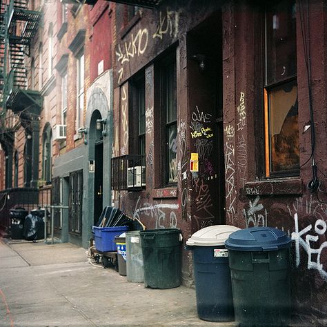 Gritty New York Aesthetic, New York Slums, Bad Neighborhood Aesthetic, Dystopian New York, Chelsea New York City, Old Neighborhood, My First Apartment, Visiting New York, San Myshuno