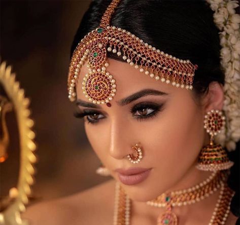 Traditional Jewellery Guide for the Tamil Bride Bride Fashion Photography, Hairstyles For Indian Wedding, Indian Wedding Makeup, Indian Bride Makeup, Wedding Wardrobe, Kerala Bride, Face Charts, Tamil Brides, Tamil Wedding