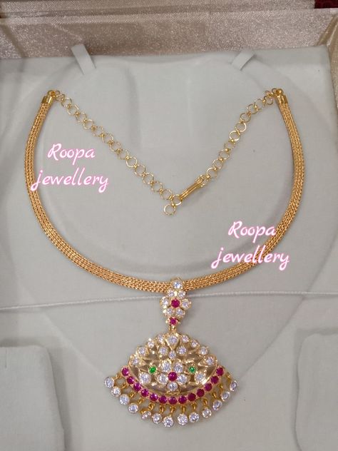 Jigini Lockets, Nanu Designs Gold, Ram Temple, Indian Gold Necklace Designs, Bandhani Dress, Neck Pieces Jewelry, Gold Jewels Design, Galaxies Wallpaper, Rose Gold Diamond Ring Engagement