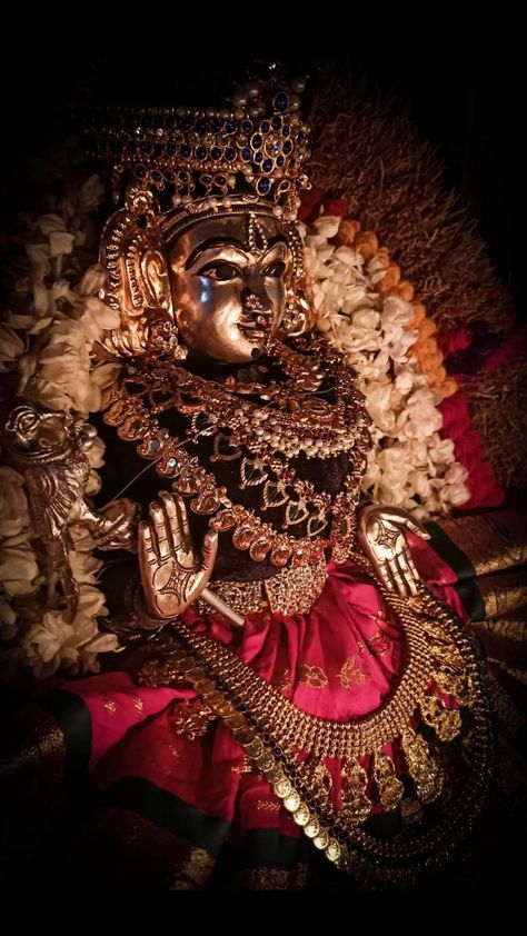 Hindu Statues Goddesses, Lakshmi Photos, Devi Images Hd, Devi Images, Murugan Wallpapers, Lord Murugan Wallpapers, Shakti Goddess, Hindu Statues, Lord Photo