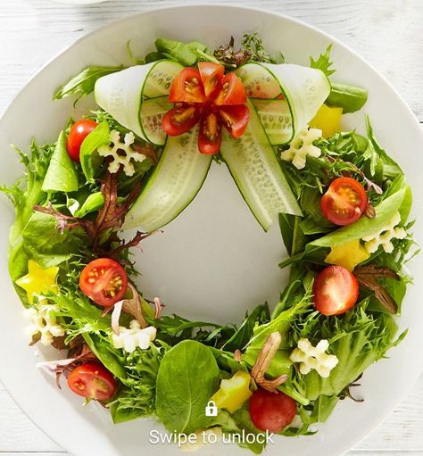 Christmas Tree Salad Ideas, Christmas Salad Ideas Simple, Christmas Breakfast Buffet Table, Salad Design Ideas, Salad Plating Ideas, Christmas Salad Ideas, Salad Presentation, Christmas Salad, Christmas Salads