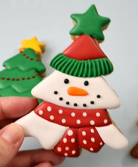 Snowman Christmas Cookies Decorated, Snowmen Cookies Decorated, Unique Christmas Cookies Decorated, Christmas Gnome Cookies Decorated, Santa Royal Icing Cookies, Gingerbread Men Cookies Decorated, Santa Decorated Cookies, Stocking Cookies Decorated, Hat Cookies Decorated