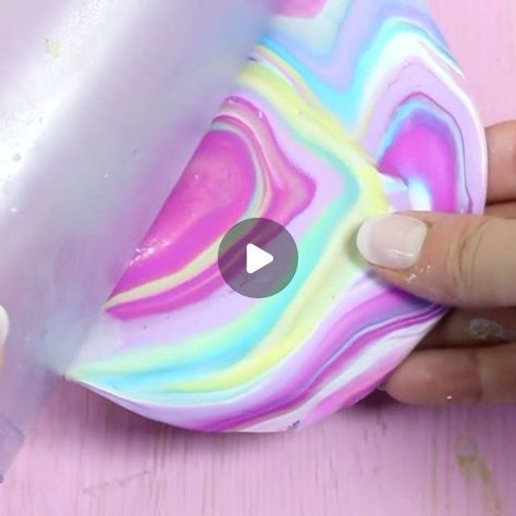 1,866 likes, 29 comments - carodiy am August 24, 2017: "DIY marbled clay bowls! 🌈💖 🇩🇪Dieses DIY von @abeautifulmess (Lieblingsblog 🙏🏻) musste ich unbedingt ausprobieren, denn ich hätte NIE gedacht, dass das Marmormuster mit Fimo auch nach dem Backen so toll aussieht. 😍 Ich bin bei neuen DIYs immer sooo neugierig, vieles sieht ja immer toll aus und wird dann nachher doch nicht so gut. 😰 Ich zeige euch aber nur DIYs, die auch wirklich funktionieren. 😇❤Ahhh ihr wollt nicht wissen, WIE ... Fimo Diy, Clay Bowls, Marbled Clay, Marble, Fimo