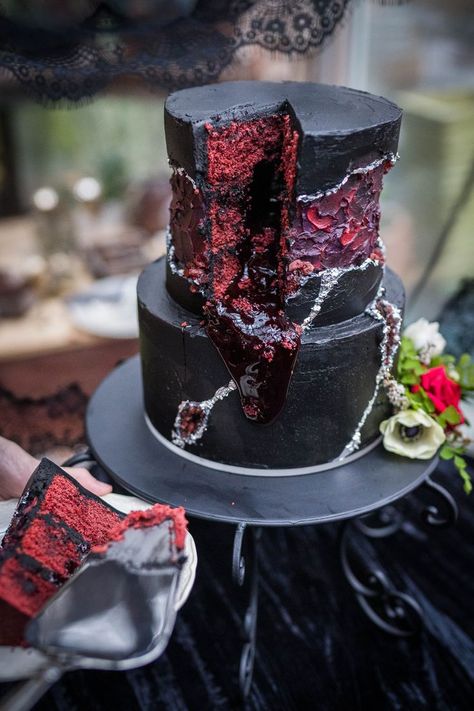 Vampire wedding cake filled with berry preserves to look like blood. Emo Wedding Aesthetic, Dark Themed Wedding Cake, Zombie Wedding Cake, Vampire Theme Cake, Vampire Wedding Ideas, Vampire Wedding Cake, Horror Themed Wedding Ideas, Black Wedding Food, Horror Wedding Cake