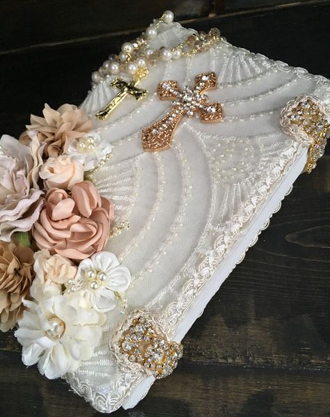 Bible And Rosary, Gold Ivory Wedding, Bible Decor, Wedding Rosary, Creative Pumpkin Painting, Mexican Quinceanera Dresses, Mini Rosaries, Pink Quince, Wedding Bible