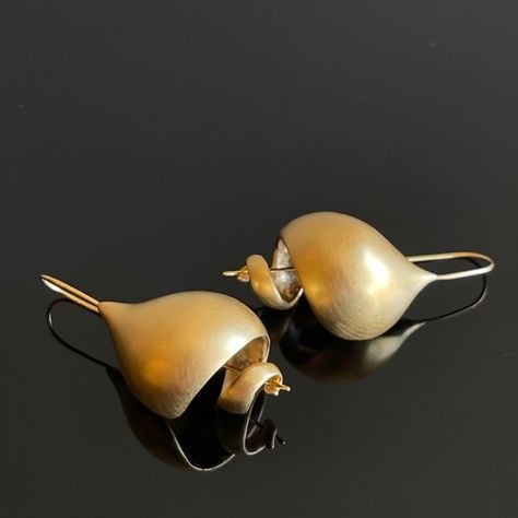 "We sell sea shells" - 24k Gold Plated Snail Shells by Ted Muehling #tedmuehling #futureheirlooms #augustla Ted Muehling, Form Study, Jewelry Instagram, Snail Shell, Sea Shells, Shells, Jewelry Design, Gold Plate, Plating