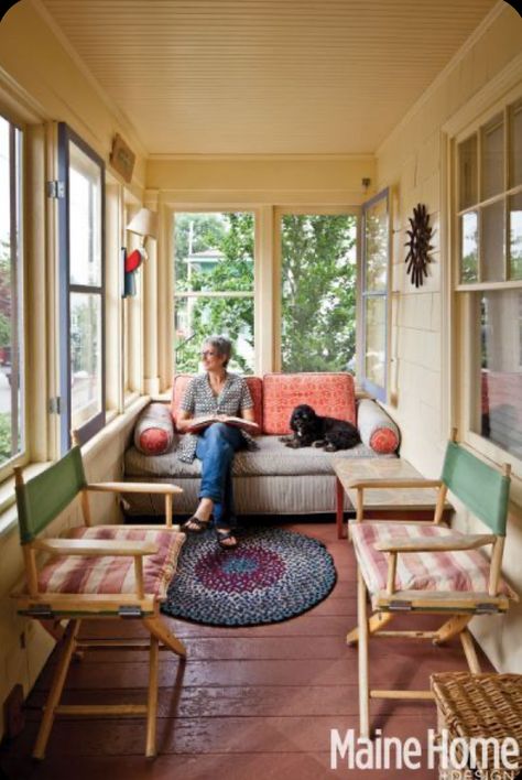 Enclosed Porch Playroom, Enclosed Back Porch Ideas, Sun Porch Ideas Enclosed, Tiny Sunroom, Enclosed Porch Ideas, Small Enclosed Porch, 1950s Cottage, Enclosed Deck, Boho Sunroom