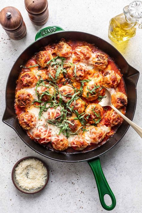 Ground Chicken Parmesan Meatballs (Juicy & Tender!) Chicken Parm Meatballs, Baked Chicken Parm, Ground Chicken Meatballs, Chicken Parmesan Meatballs, Turkey Pasta, Parmesan Meatballs, Meatball Dinner, Grilled Bread, Baked Chicken Parmesan