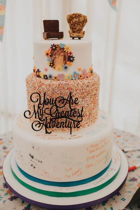 Check out this "Up" inspired wedding cake! #Disney #weddings #weddinginspiration http://justmarry.com Disney Up Wedding, Disney Wedding Cake, Tema Disney, Disney Wedding Theme, Romantic Wedding Cake, Disney Up, Disney Fairy Tale Weddings, Rock N Roll Bride, Disney Cakes