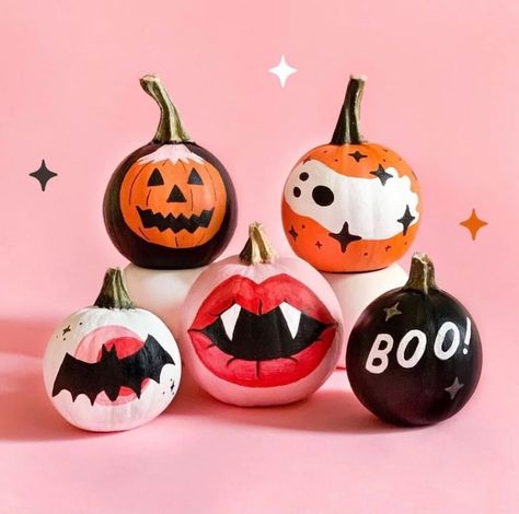 Easy Pumpkin Painting Ideas, Easy Pumpkin Painting, Cute Painted Pumpkin Ideas, Sugar Skull Pumpkin, Pumpkin Painting Party, Vampire Pumpkin, Halloween Pumpkin Crafts, Creative Pumpkin Painting, Creative Pumpkin Decorating