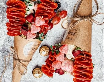 ThePrettyPartyBoxx - Etsy How To Make A Meat Bouquet, Valentines Food Bouquet, Valentines Platter Ideas, Charcuterie Board Bouquet, Charcuterie Flower Bouquet, Meat And Cheese Bouquet, Valentines Charcuterie Board For Two, Vday Charcuterie Board, Valentine Charcuterie Cups