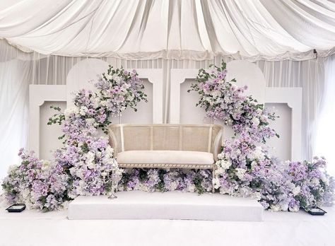 Pelamin Nikah, Wedding Theme Design, Wedding Illustration Card, Nikah Decor, Wedding Background Decoration, Wedding Entrance Decor, Wedding Stage Design, Wedding Engagement Pictures, Dream Wedding Decorations