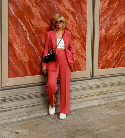 Pink Monochromatic Outfit, Coral Aesthetic, Monochromatic Outfit, Deep Autumn, Heels Outfits, Casual Chic Outfit, Chic Outfit, Salmon Pink, Outfit Casual