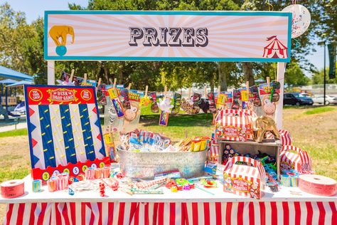 Prize table from a Circus Birthday Party on Kara's Party Ideas | KarasPartyIdeas.com (29) Cupcakes Animals, Carnival Birthday Party Ideas, Backyard Carnival, Circus Party Decorations, Zoo Birthday Party, Carnival Birthday Party Theme, Carnival Birthday Party, Circus Carnival Party, Carnival Circus