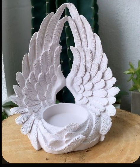 Wall Frame Ideas, Angel Wing Crafts, Sculpture Art Clay, Clay Wall Art, Frame Ideas, Concrete Crafts, Cement Crafts, Pottery Crafts, Diy Pottery