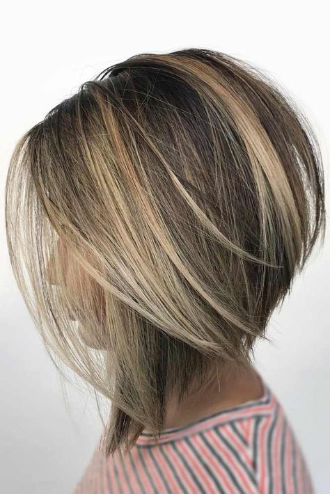 Straight Stacked Medium Bob #featheredhair #featheredhaircuts #haircuts #mediumhair #bobhaircut Latest Bob Hairstyles, Bob Hair Color, Medium Hair Color, Color Balayage, Creative Hair Color, Balayage Blonde, Popular Haircuts, Creative Hairstyles, Shoulder Length Hair