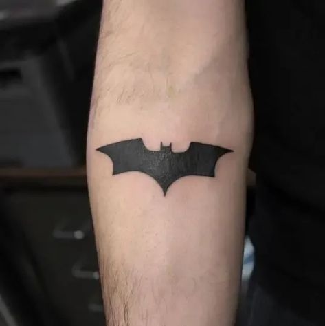 Unleash Your Inner Superhero with 190 Incredible Batman Tattoo Designs! 💪🦇 Show off your love for the Dark Knight and find inspiration for your next ink. Whether you prefer subtle or bold, these Batman tattoos will have you feeling extraordinary. #BatmanTattoos #SuperheroInk #DarkKnightLove Small Knight Tattoo, Batman Mask Tattoo, Dark Knight Tattoo Ideas, The Batman Tattoo, Small Batman Tattoo, The Dark Knight Tattoo, Inner Wrist Tattoos Men, Batman Tattoo For Men, Nightwing Tattoo