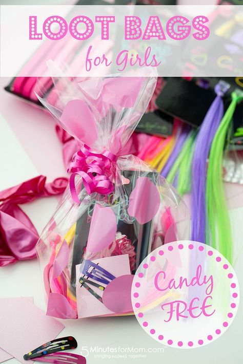 Birthday Loot Bag Idea for Girls -- Fun, Candy-Free, and Affordable! These birthday party gift bags are simple and won't cause cavities. Loop Bag Ideas Birthday, Birthday Party Gift Bag Ideas, Gift Bag Ideas, Return Gifts For Kids, Candy Theme Birthday Party, Goodie Bags For Kids, Girls Fun, Bags Ideas, Candy Cake