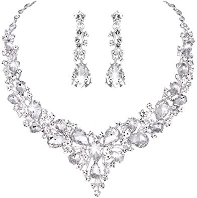 Quince Necklace, Bridal Jewlery, Dress Couple, Lady Office, Crystal Jewelry Sets, Dinner Outfit, Romantic Jewellery, Detailed Jewelry, Women's Jewelry Sets