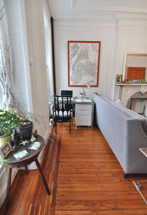 Desk Behind Couch, Office Living Room Combo, Living Room Office Combo, Fort Greene Brooklyn, Living Room Workspace, Cool Home Office, Tiny Home Office, Brooklyn Home, Office Nook