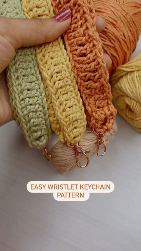 Crochet Lanyard, Crochet Projects To Sell, Wristlet Patterns, Tree Crochet, Crochet Keychains, Bracelet Crochet, Crochet Flowers Easy, Half Double Crochet Stitch, Crochet Keychain Pattern