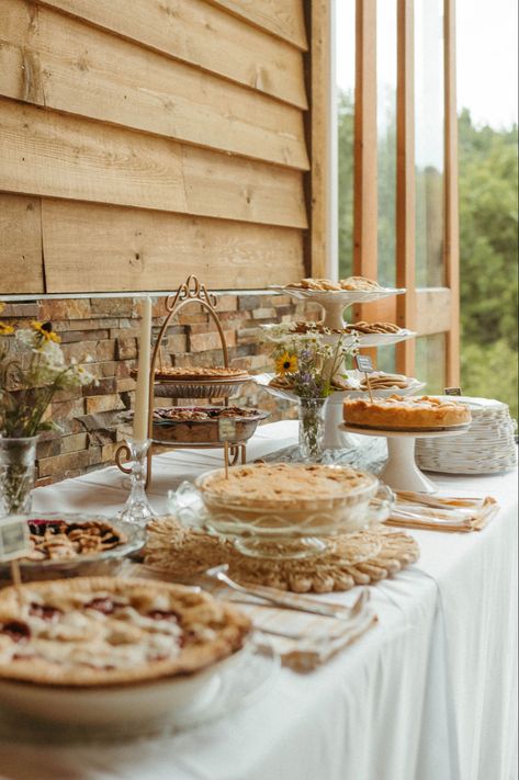 Wedding Apple Pie, Pie Table At Wedding, Pie Station Wedding, Wedding Cobbler Display, Pie At Wedding Receptions, Wedding Food Tables Display, Cake And Pie Table Wedding, Bridal Shower Pie Bar, Pie For Wedding Receptions