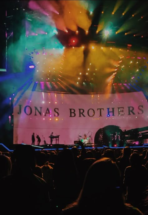 Jonas Brothers Aesthetic Concert, Jones Brothers, Jonas Brothers Concert, Best Party Songs, Jonas Brother, Aesthetic Lockscreens, Camp Rock, Best Night Of My Life, Concert Aesthetic