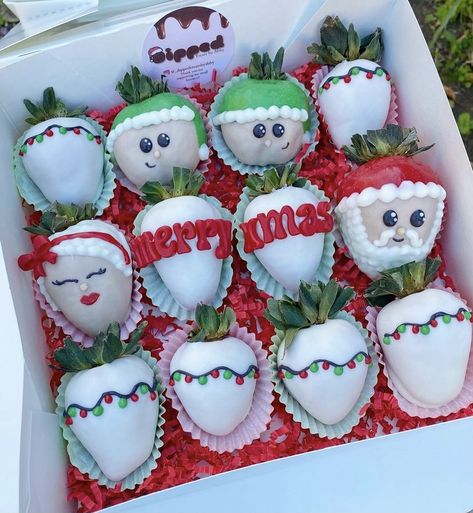 Santa Chocolate Covered Strawberries, Xmas Strawberries, Holiday Chocolate Covered Strawberries, Christmas Covered Strawberries, Christmas Chocolate Covered Strawberries, Christmas Strawberries, Strawberry Cake Pops, Strawberry Ideas, Christmas Strawberry