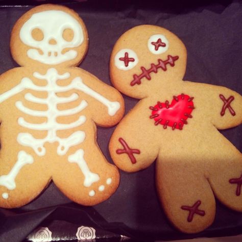 Headless Gingerbread Man, Gingerdead Man, Halloween Lunch, Gingerbread Cookies Decorated, Scary Christmas, Halloween Food Treats, Cake Classes, Creepy Christmas, Bakery Business