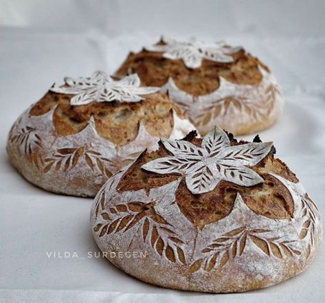 Sourdough Gift Basket, Sourdough Basket, Bread Scoring Patterns, Bread Scoring, Nice Holiday, Artisan Bread Recipes, Bread Shaping, Bread Art, Sourdough Baking