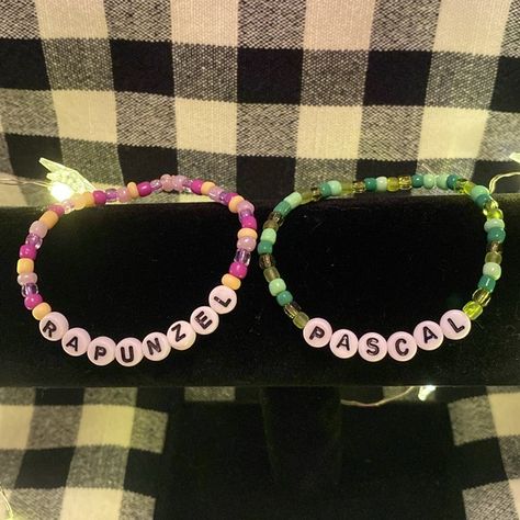 Rapunzel & pascal beaded bracelets Repunzel And Flynn, Rapunzel Bracelet, Rapunzel Pascal, Different Shades Of Purple, Handmade Beaded Bracelets, Plastic Letters, Bracelet Inspo, Different Shades Of Green, Bracelet Design