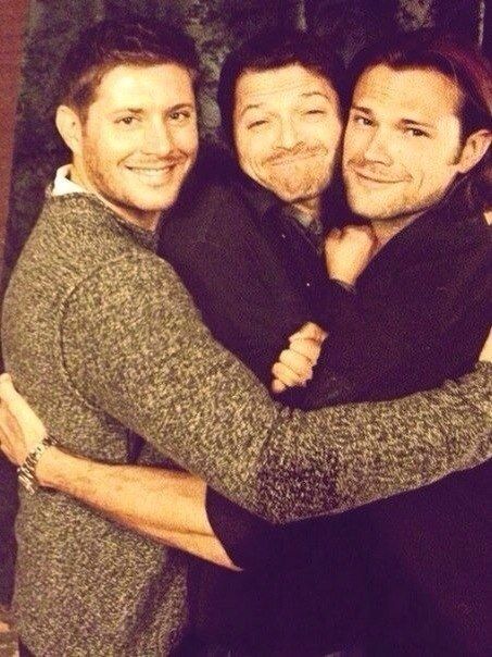 J2M - SAM & DEAN WINCHESTER & CASTIEL (Jensen Ackles, Jared Padalecki & Misha Collins) Spn Cast, Three Amigos, Jensen And Misha, Awkward Family Photos, Supernatural Tv Show, Supernatural Destiel, Winchester Boys, Jared And Jensen, Three Boys