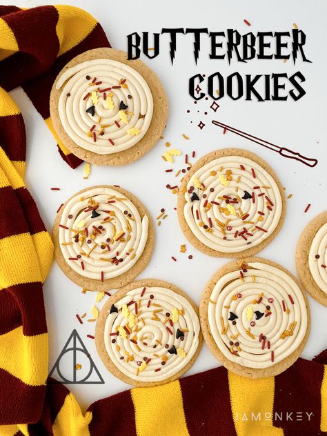 Butterbeer Harry Potter, Butterbeer Cookies, Harry Potter Cookies, Return To Hogwarts, Harry Potter Butterbeer, Harry Potter Snacks, Harry Potter Butter Beer, Butterbeer Recipe, Harry Potter Food