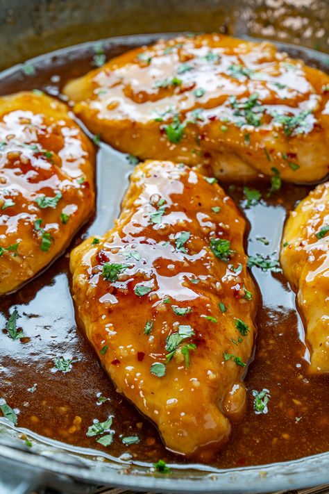 Honey Garlic Chicken Honey Garlic Chicken Breast, Baked Honey Garlic Chicken, Garlic Chicken Breast Recipes, Closet Cooking, Chicken Dishes Easy, Easy Dinner Recipes Crockpot, Garlic Chicken Recipes, Chicken Main Dishes, Honey Garlic Chicken