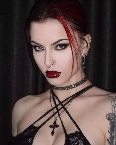 Vampy Halloween Makeup, Dark Eye And Lip Makeup, Red And Black Makeup Looks Goth, Goth Vampire Makeup, 90s Vampy Makeup, Red And Black Makeup Looks, Cool Black Nails, Light Goth Makeup, Dark Red Makeup