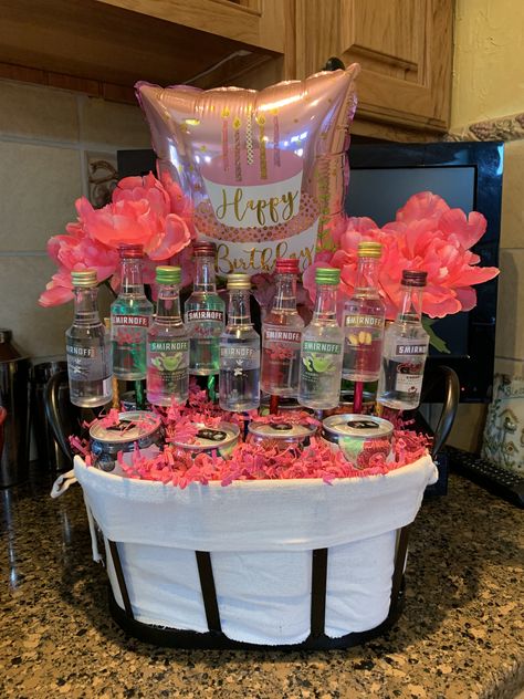 21st Birthday Shooter Basket, 21st Birthday Gift Baskets For Her, 22nd Birthday Gift Ideas, 21st Birthday Ideas Gifts, 21st Birthday Gift Basket, 21st Birthday Gift Baskets, Bday Basket, Diy 21st Birthday Gifts, 21st Birthday Gifts For Girls